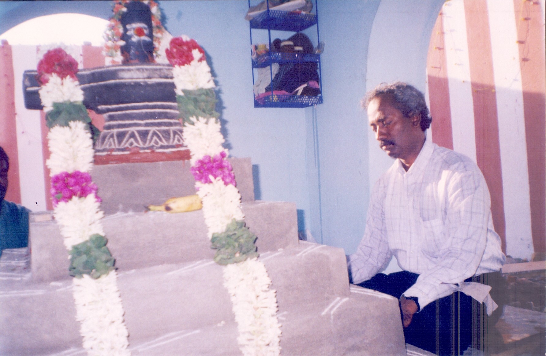 Guruji Sundar, the enlightened master with the enlightened saint in samadhi